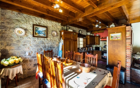Kitchen / dining area